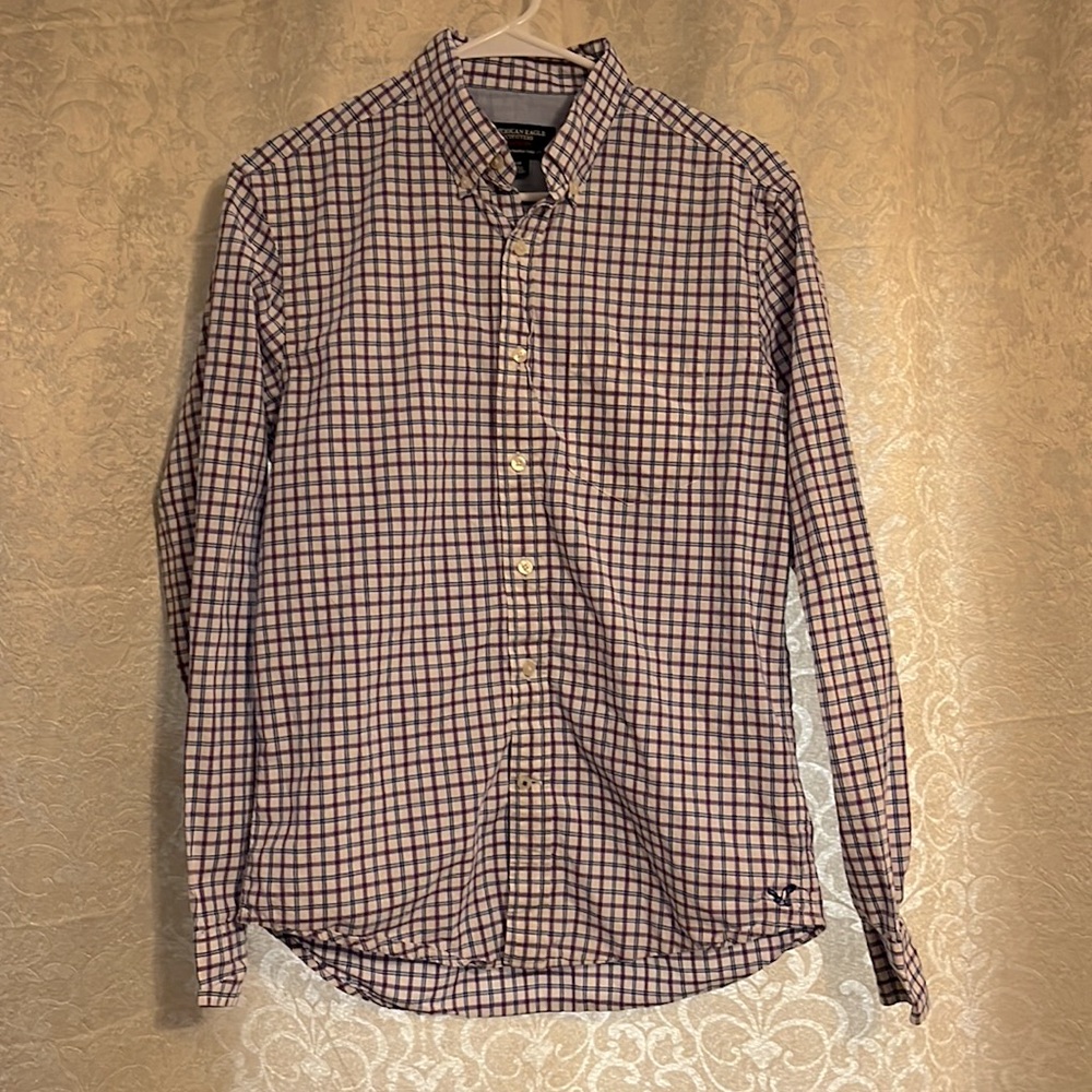 Mens American Eagle blue/purple plaid button down shirt. Size S, athletic fit.